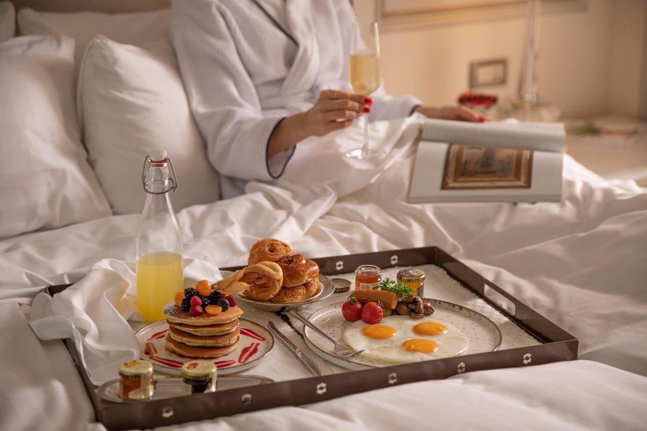Shangri-La Bosphorus, Istanbul Exterior photo Room service
