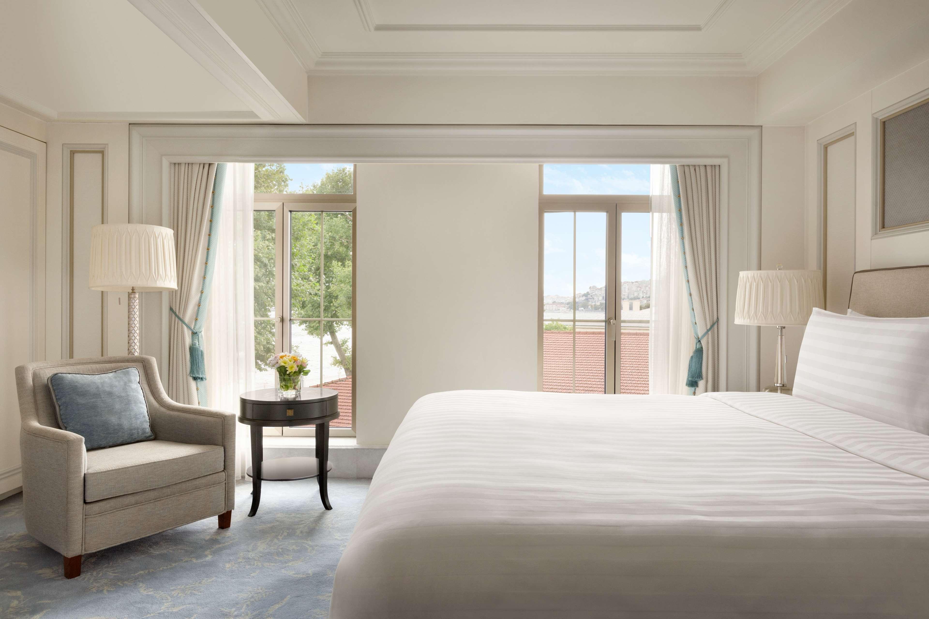 Shangri-La Bosphorus, Istanbul Exterior photo A bedroom at The St. Regis Singapore
