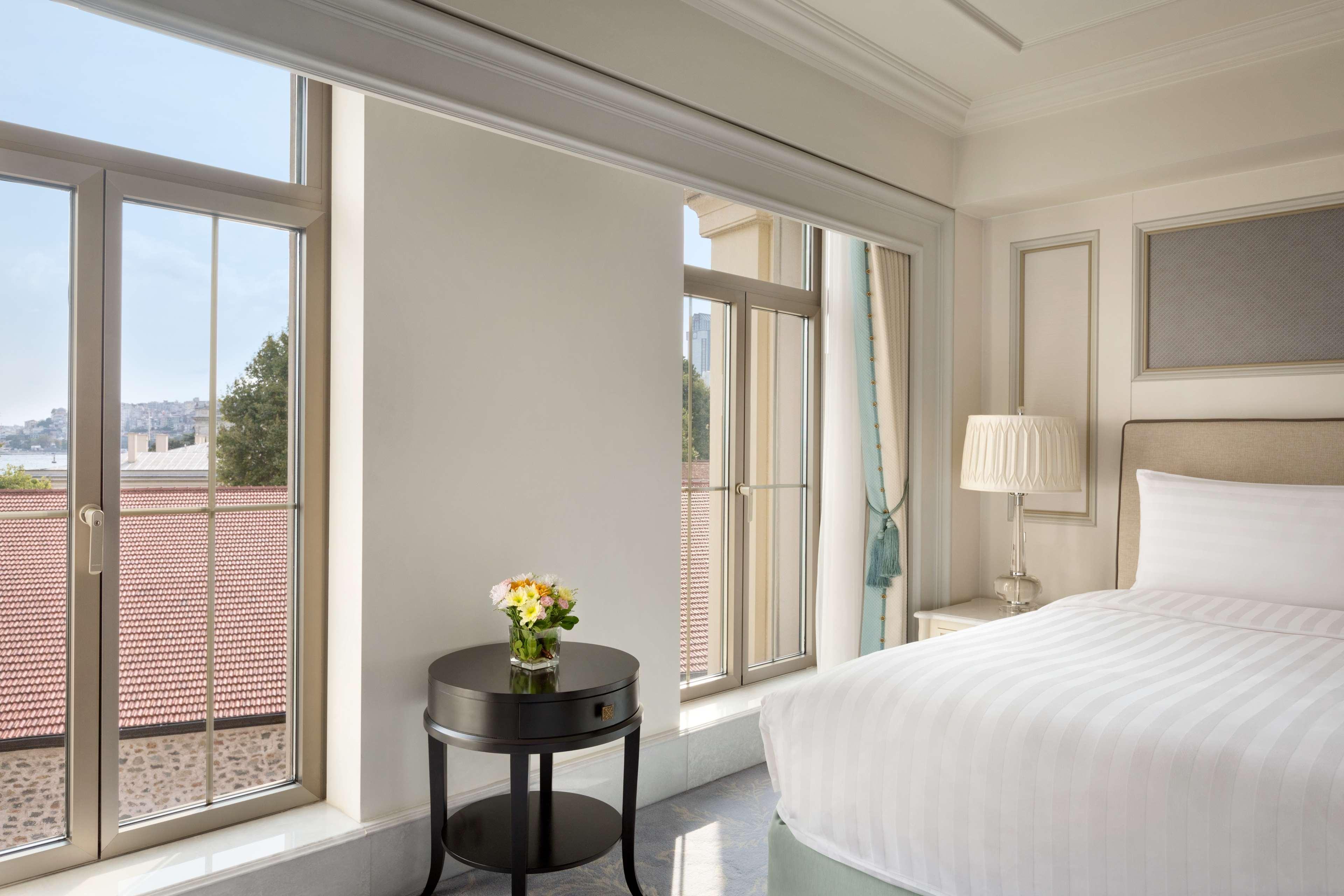 Shangri-La Bosphorus, Istanbul Exterior photo A bedroom at the hotel