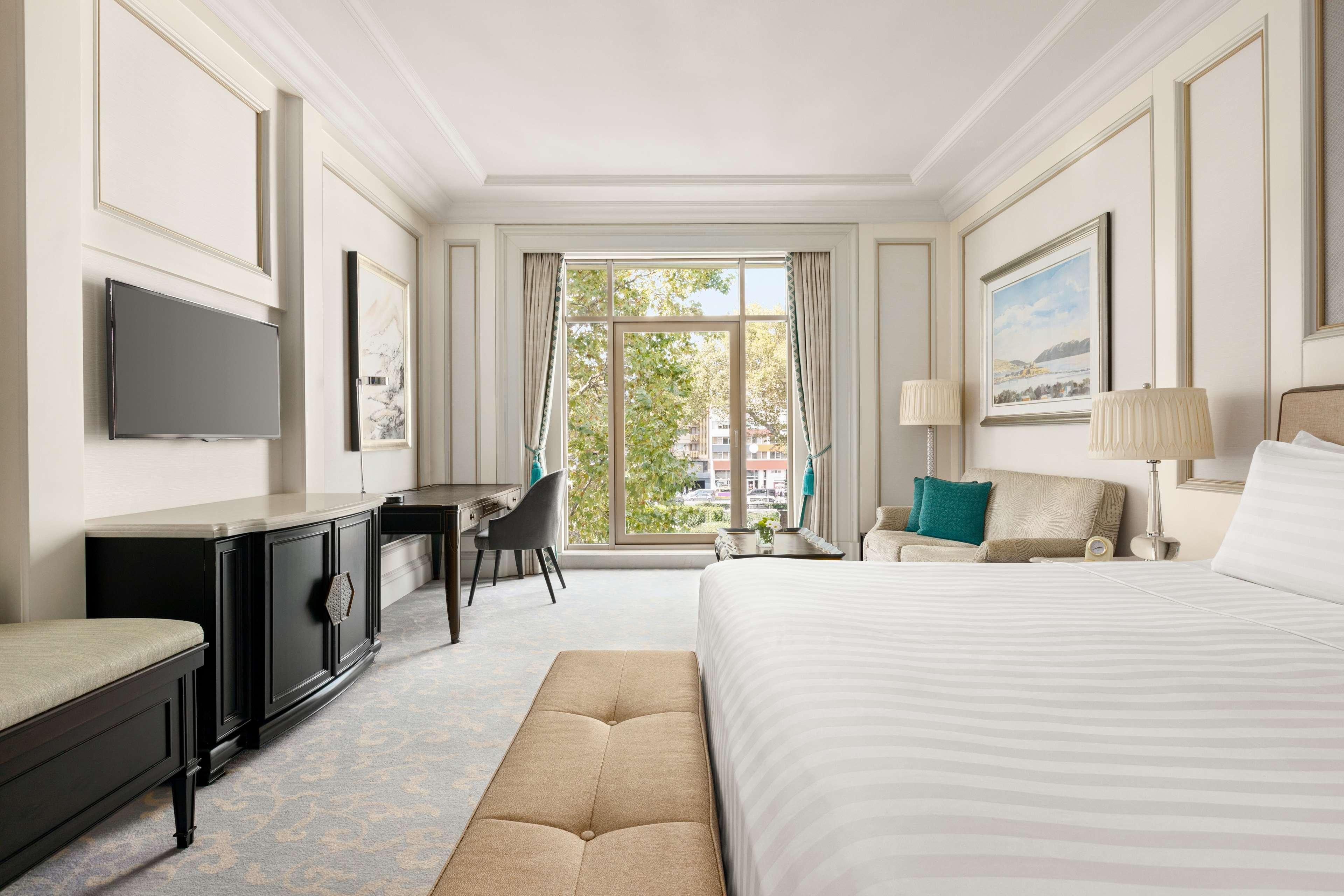 Shangri-La Bosphorus, Istanbul Exterior photo Deluxe Room
