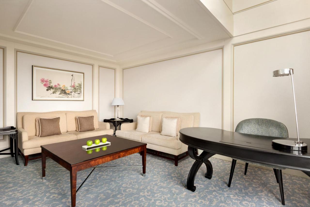Shangri-La Bosphorus, Istanbul Exterior photo A living room in a suite at the Mandarin Oriental, Hong Kong